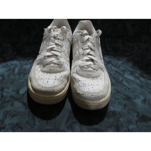 Nike Air Force 1 '07 LV8 White Croc Embossed Leather Low Top Sneakers 749144 103 - Picture 2 of 8